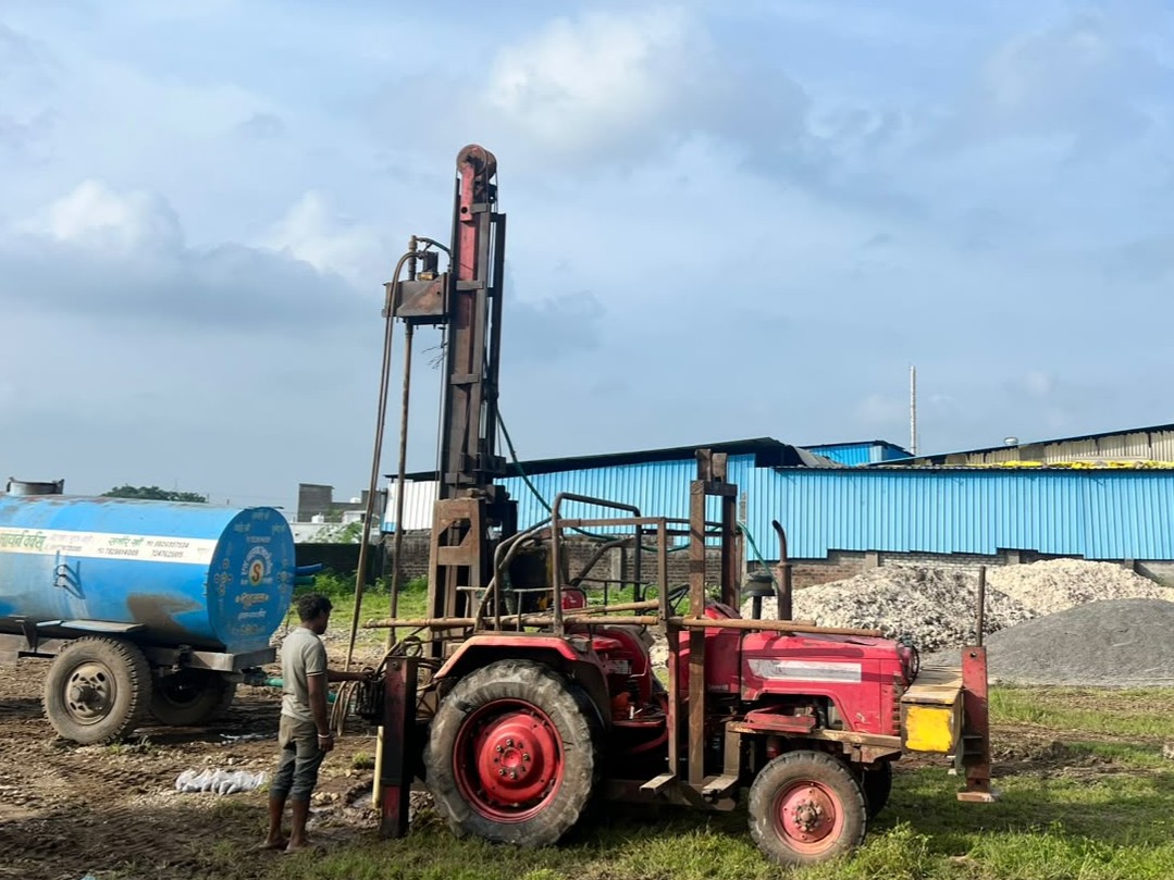 Hydraulic drilling machine